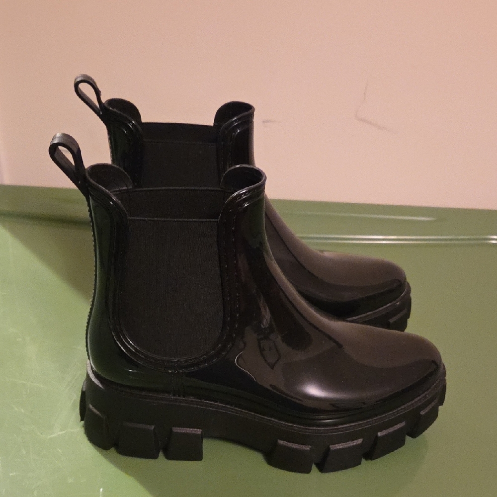 DV by Dolce Vita Glossy Black Ankle Boots